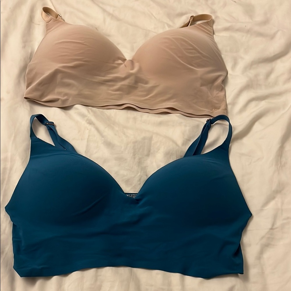 Seamless Nude and Teal Bras